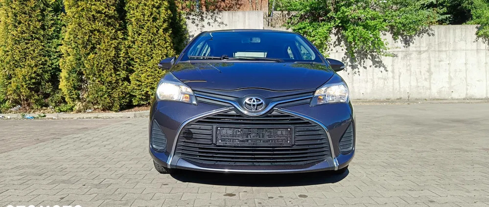 dolnośląskie Toyota Yaris cena 23999 przebieg: 270000, rok produkcji 2015 z Wałbrzych